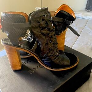 A.S.98 hexagon cut out strappy bootie